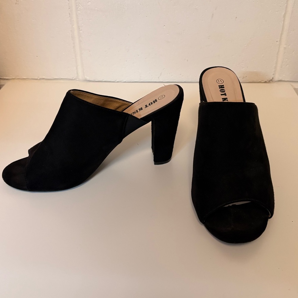 Elegant Black Peep-Toe Mules